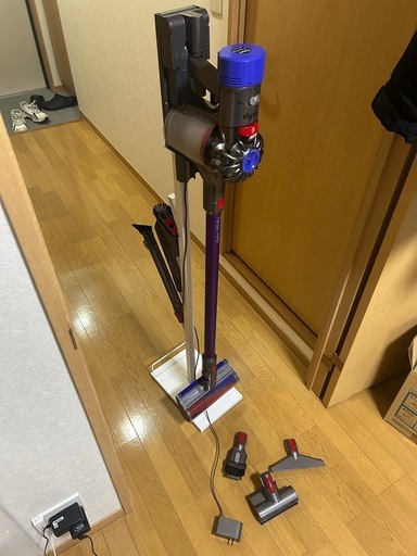 【取引中】ダイソン 掃除機 バッテリー交換済み 動作問題なし スタンド付き