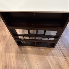 ニトリ　拡張可能テーブルと長椅子の画像