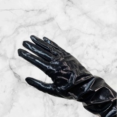 ロンググローブ フェイクレザー エナメル 光沢 ブラック 手袋 コスプレ セクシー コスチューム 衣装 PVC 光沢 グローブ コスプレ小物 黒の画像