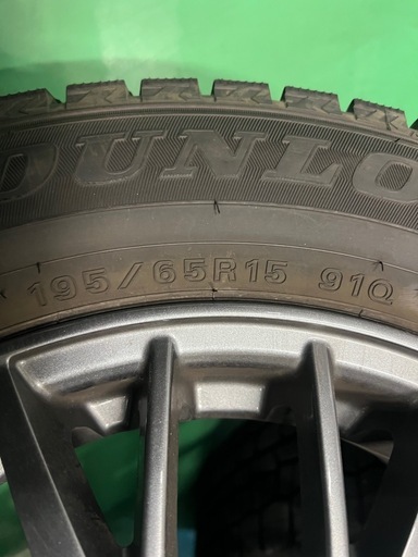 スタッドレスタイヤホイール4本セット　15インチ6J 5H PCD114.3 オフセット53ノアヴォクシー等　