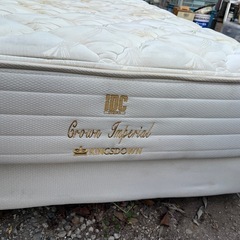 シングルベッド
とマットレスの画像