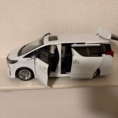 アルファード　ミニカー　1/18の画像