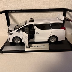アルファード　ミニカー　1/18の画像