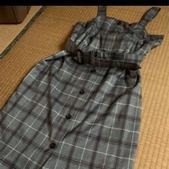 袋いっぱいの服  の画像