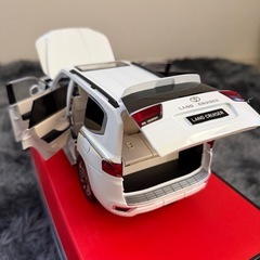ランドクルーザー300 ミニカー　1/18の画像