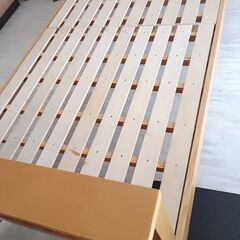 新春セール！シングルすのこベッド ポケットコイルマットレス、コンセント、照明付きの画像