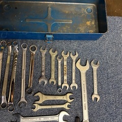 ミリ工具 サイズばらばら　メガネレンチ コンビネーション スパナ 古い工具入れの画像