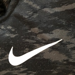 キッズ服 NIKE DRI-FIT 迷彩パーカー サイズ110〜116cm 5-6YRSの画像