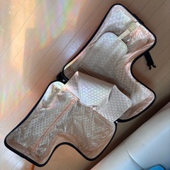 [キッズトラベル] 子供が乗れるキャリーケース スーツケース ダイヤルロック式 ダブルキャスターで静音 安心素材 旅行 帰省 お出かけに便利 座れる (Mサイズ, マンゴーオレンジ)の画像