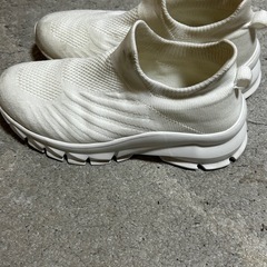 白いスニーカー  履き口全面ゴム  履くのが楽ちん  24cmの画像