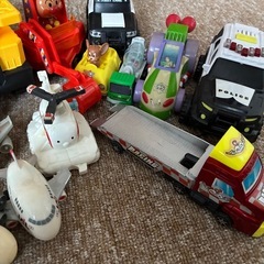 おもちゃ車の画像