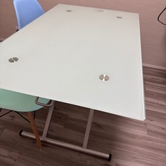 ガラステーブルの画像