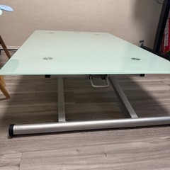 ガラステーブルの画像