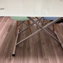 ガラステーブルの画像