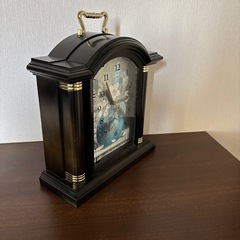 置き時計、鍵入れの画像