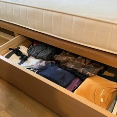 無印良品セミダブルベッド収納付きとマットレスの画像