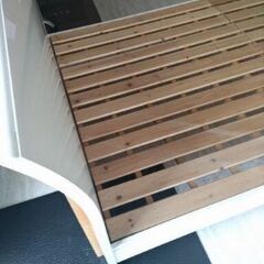 新春セール！セミダブルすのこベッドの画像