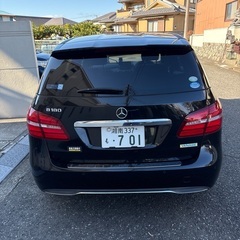 黒のBクラスB180になります。の画像