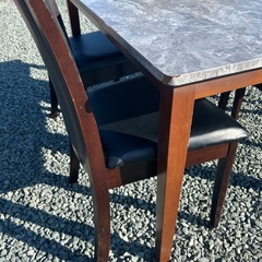 ダイニングテーブルと椅子を無料でお譲りしますの画像