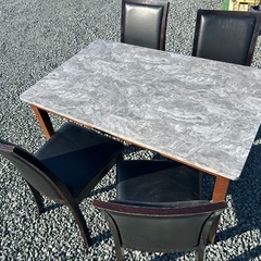 ダイニングテーブルと椅子を無料でお譲りしますの画像