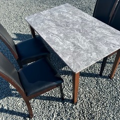 ダイニングテーブルと椅子を無料でお譲りしますの画像