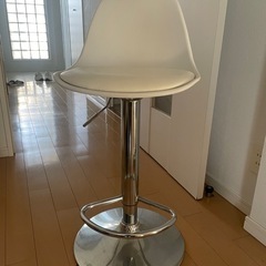 未使用昇降式カウンターチェア2脚の画像
