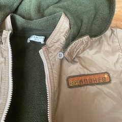 子どもジャンパーとタートルネックシャツの画像