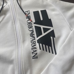 アルマーニパーカー！の画像