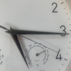 【無料】壁掛け時計 温湿度計付き／経年劣化あり／引き取り限定の画像