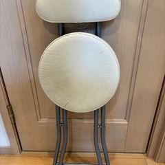 折りたたみ椅子の画像