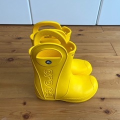 crocs 黄色 長靴の画像