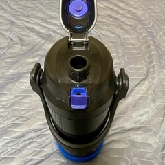 🉐格安2.3リットル大口径保温保冷抜群水筒❣️の画像