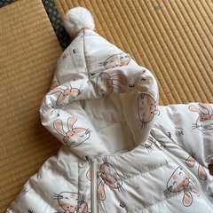 【未使用】ベビーウエアー（新作ロンパース）  手袋・フード・足袋つきの画像