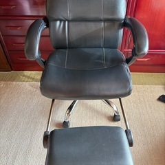 オットマン付き椅子の画像