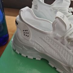新品未使用！白スニーカー レディース24cm  軽量で通気性抜群の画像
