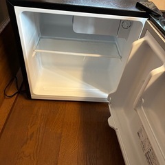 1人用の小型冷蔵庫の画像