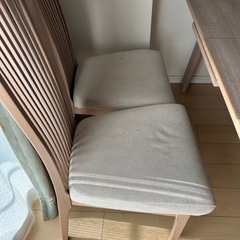 ダイニングテーブルの画像