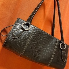 UNTITLED ショルダーバッグ クロコ調本革の画像