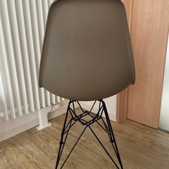 イームズチェアの画像