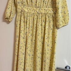 Honeys 小花柄ワンピース 黄色 春先にぴったり 試着のみの画像
