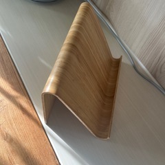 IKEA VIVALLA ブックスタンド 木製の画像