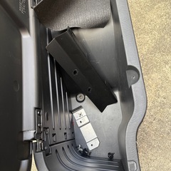 新車外し　ハイエース リアクォーター コンソールボックスの画像