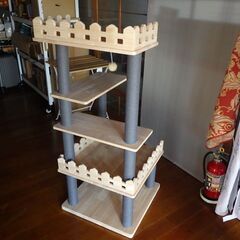 キャットタワー 天然木製 【ほぼ新品】高さ128 土台寸法55ｘ55　2025年12月テスト使用 の画像