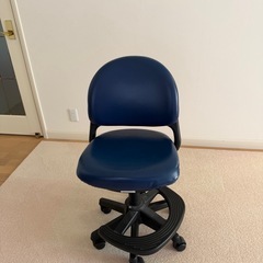 小学生から中学生の学習椅子の画像