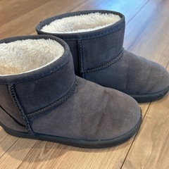 ムートンブーツの画像