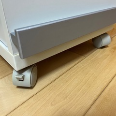 マガジン・CD等ラック（キャスター付き、二台セット）の画像