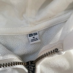 ユニクロ ジップアップパーカー Mの画像