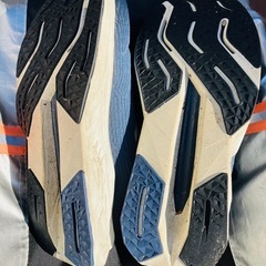 ニューバランスランニングシューズプロペルV５　２５センチ
の画像