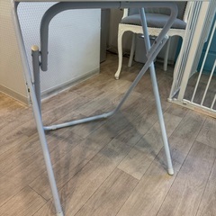 折りたたみテーブル譲ります(2個、バラでもお譲り可)の画像