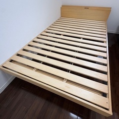 セミダブルベッドフレームの画像